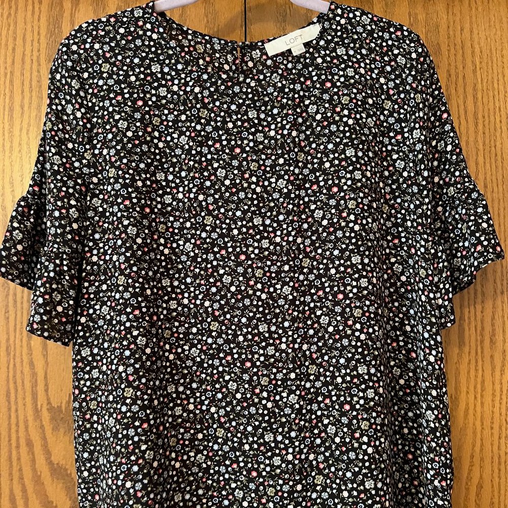 LOFT Blouse NWOT size Medium Floral pattern on black! Beauty!!!